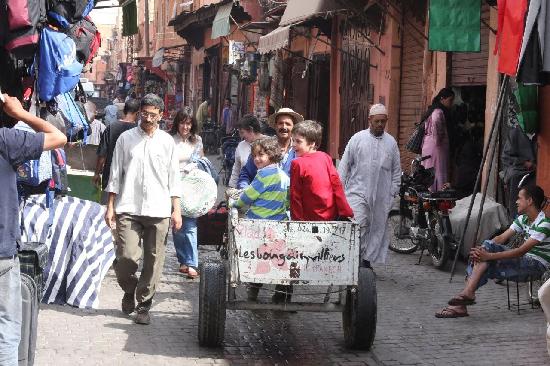 Boudheli : un des porteurs de la médina de Marrakech depuis près de 30 ans.